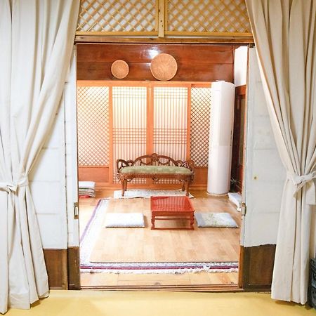 Dongmyo Hanok Sihwadang - Private Korean Style House In The City Center With A Beautiful Garden Seoul Luaran gambar