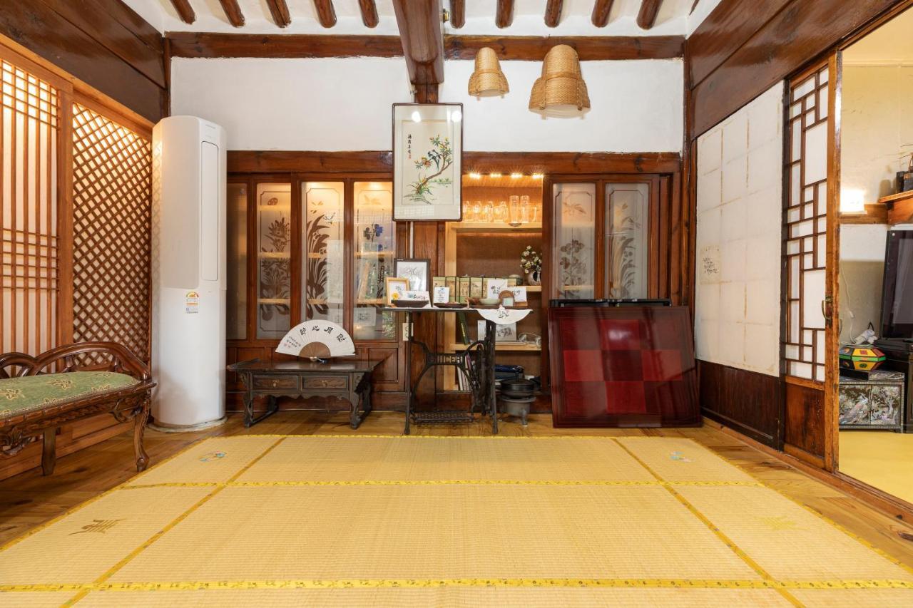 Dongmyo Hanok Sihwadang - Private Korean Style House In The City Center With A Beautiful Garden Seoul Luaran gambar