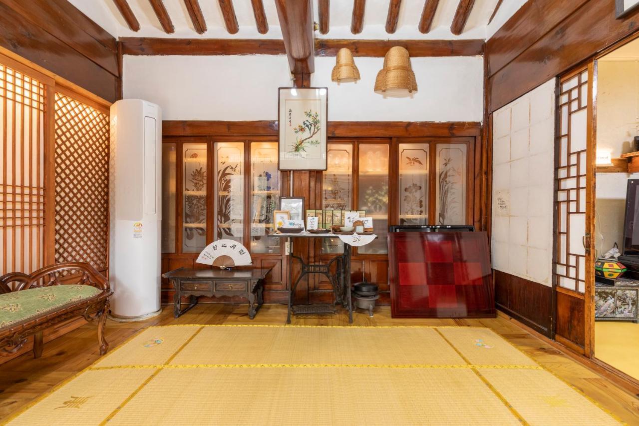 Dongmyo Hanok Sihwadang - Private Korean Style House In The City Center With A Beautiful Garden Seoul Luaran gambar